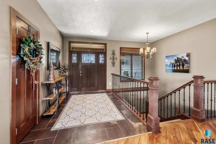 1108 S Hyannis Port Ln, Sioux Falls, SD 57106 - #3
