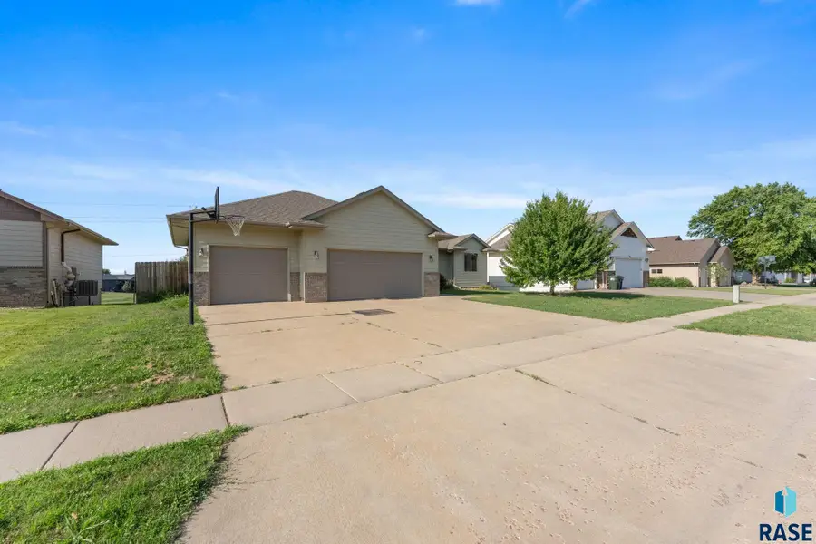 7720 W Justice St, Sioux Falls, SD 57106 - #2
