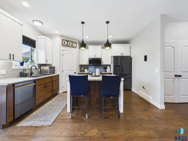2820 Sweetgrass Dr, Brookings, SD 57006