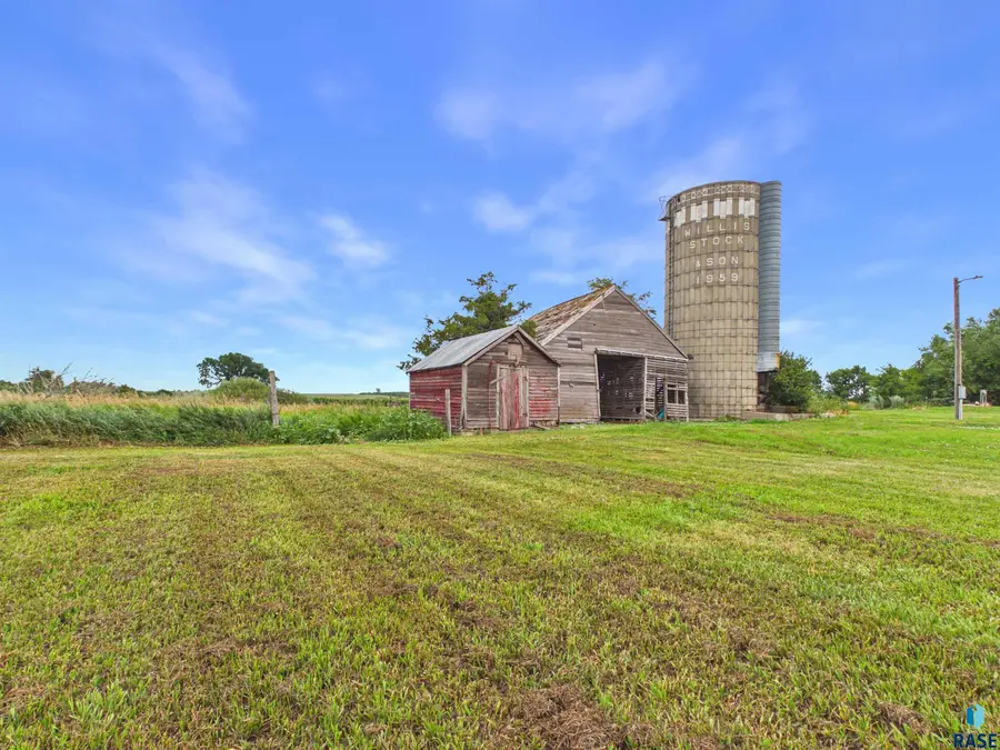 43116 230 St, Howard, SD 57349 - #2