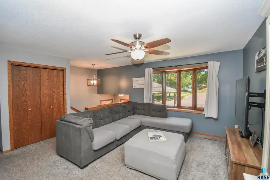 2101 S Fox Trl, Sioux Falls, SD 57103 - #3