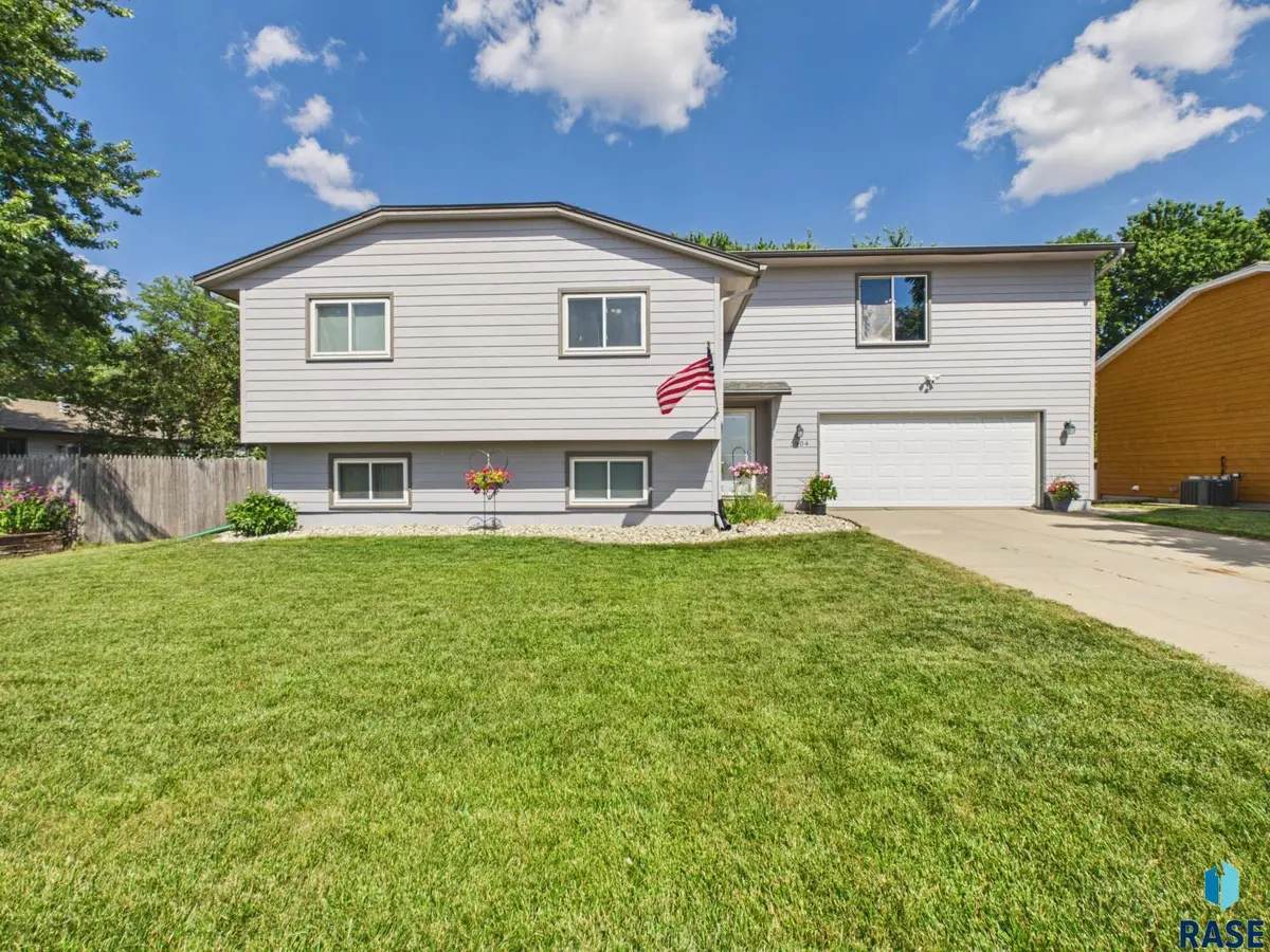 3904 S Sertoma Ave, Sioux Falls, SD 57106 - #1