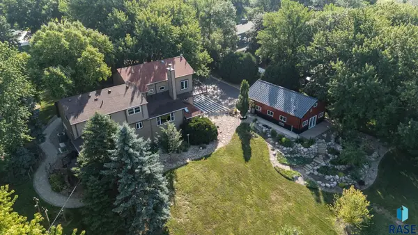 1305 S Barbara Cir, Sioux Falls, SD 57110