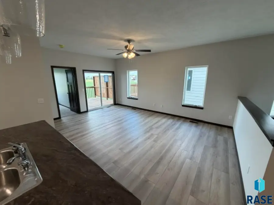 3613 S Heather Ave, Sioux Falls, SD 57106 - #3