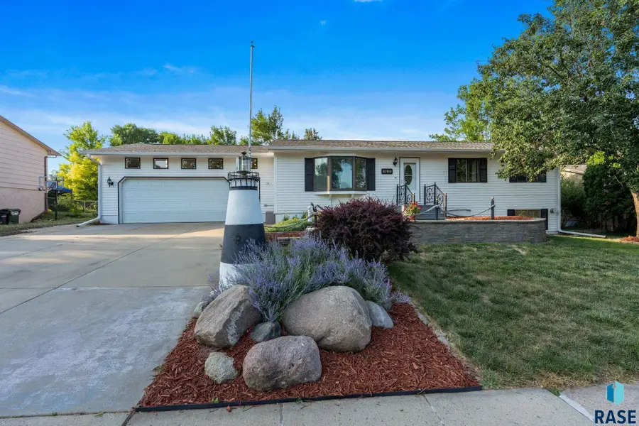 6100 W Westminster Dr, Sioux Falls, SD 57106 - #2