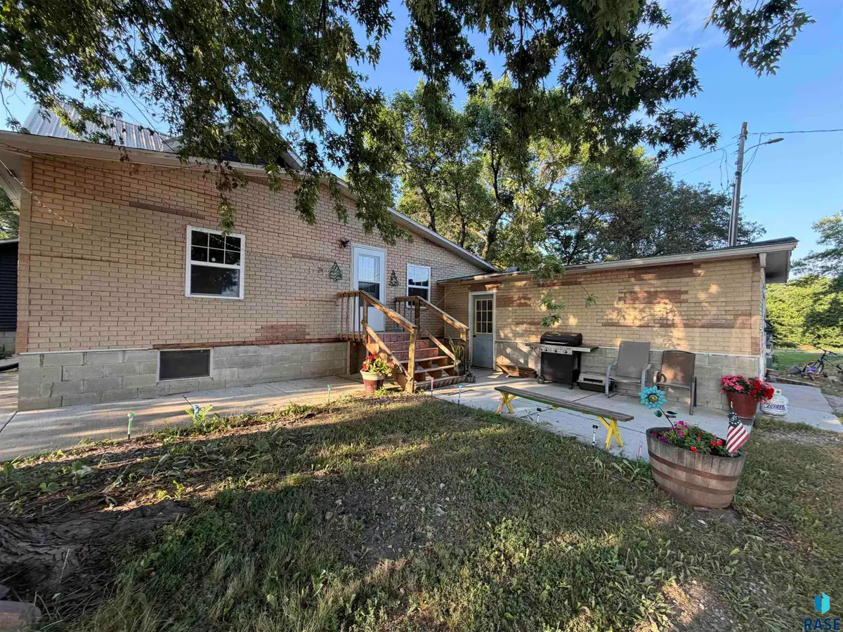 194 40th Ave, Hills, MN 56138 - #1