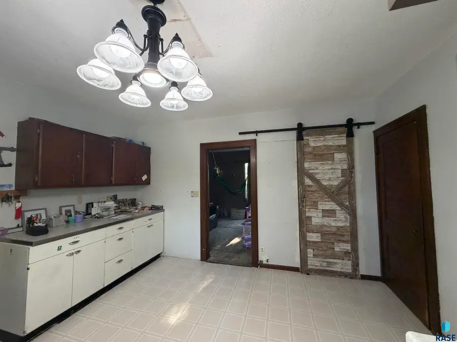 194 40th Ave, Hills, MN 56138 - #2