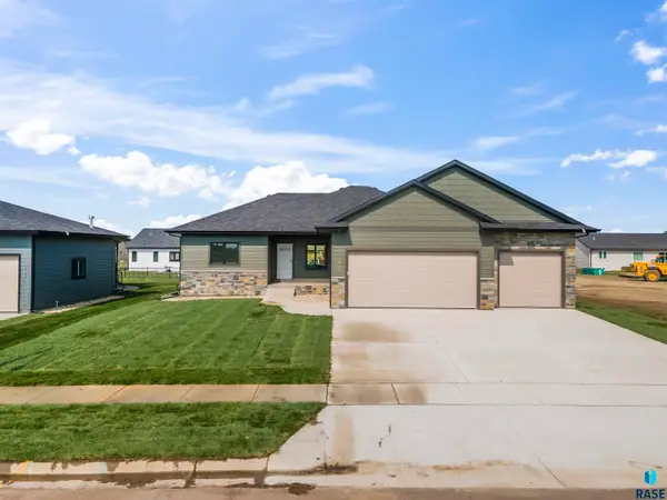 819 Sallie Ave, Harrisburg, SD 57032