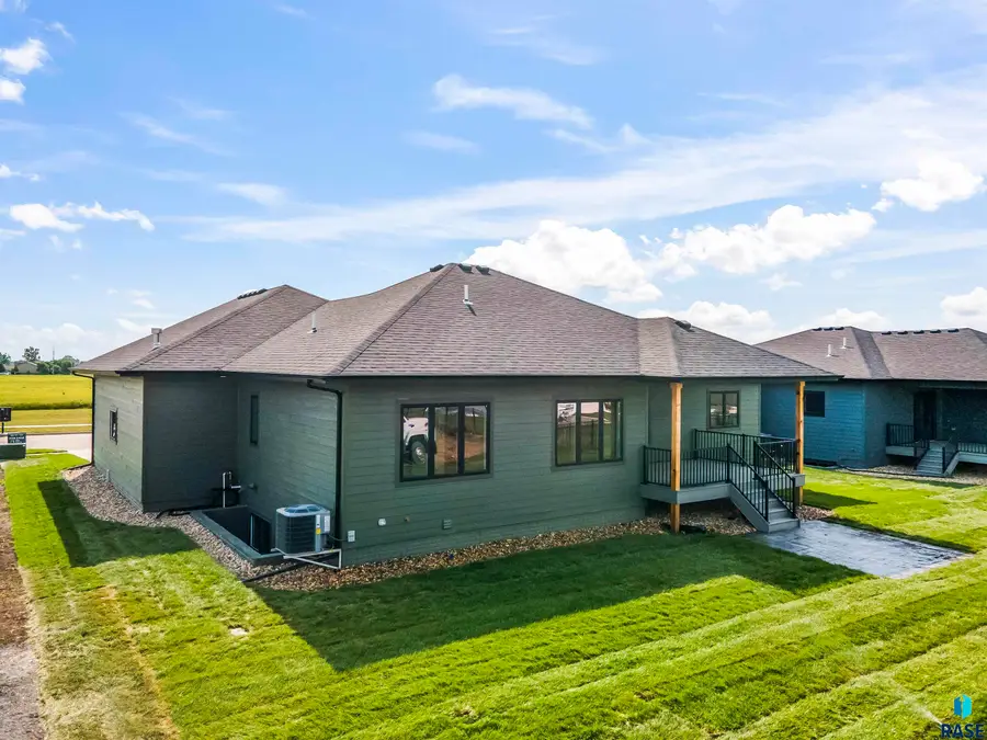 819 Sallie Ave, Harrisburg, SD 57032 - #3