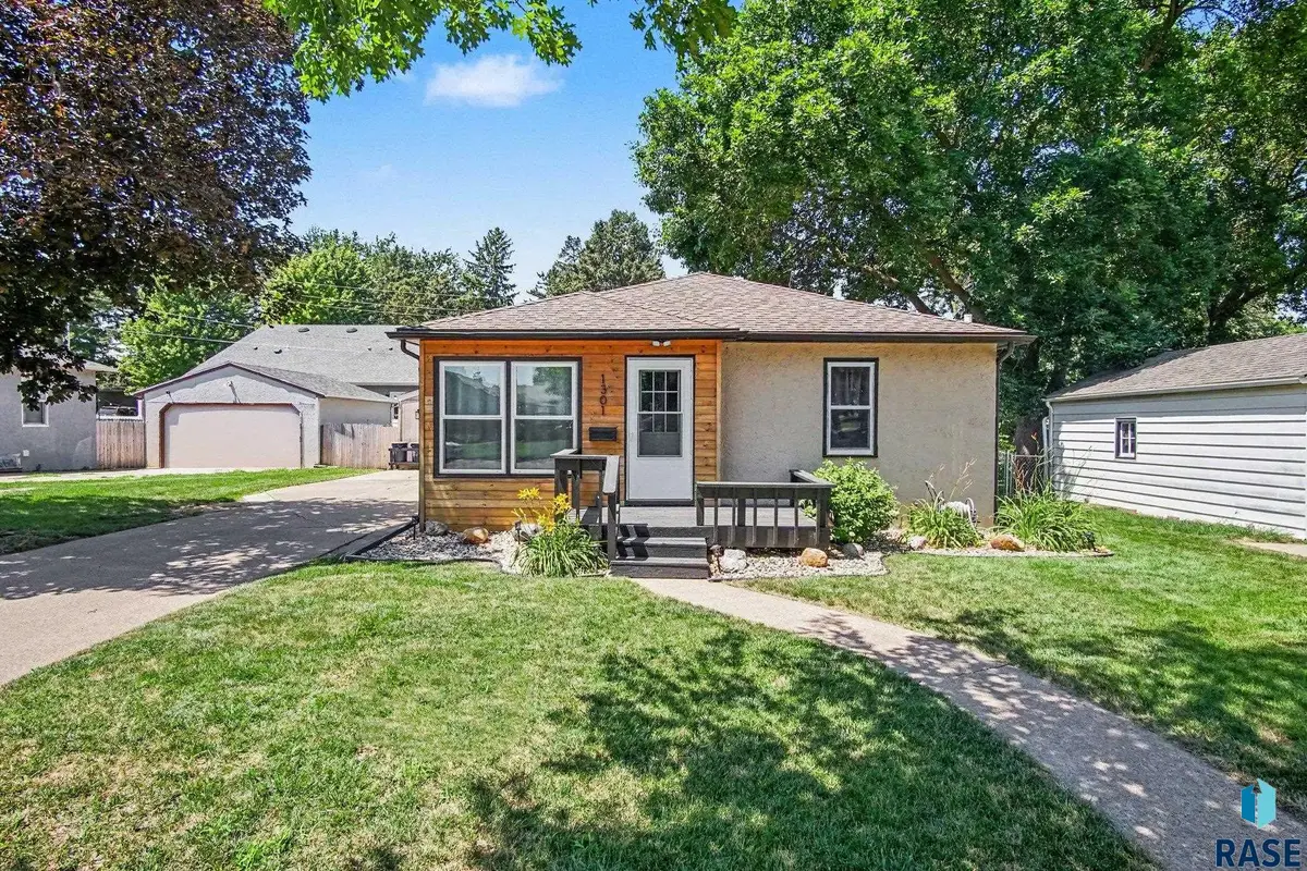 1301 S Gary Dr, Sioux Falls, SD 57103 - #1