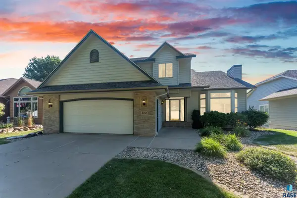 300 N Penstemon Ave, Sioux Falls, SD 57110