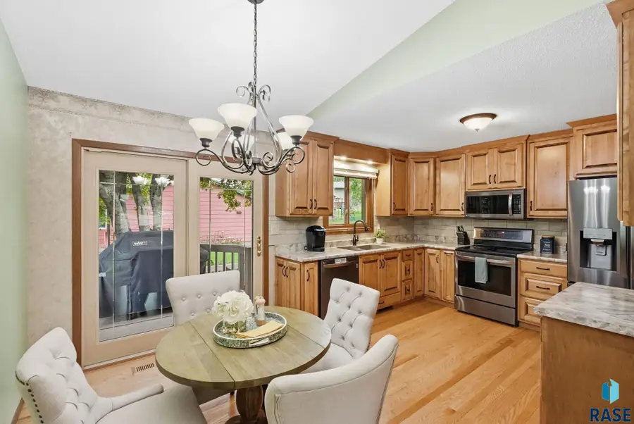 2117 S Melanie Ln, Sioux Falls, SD 57103 - #2