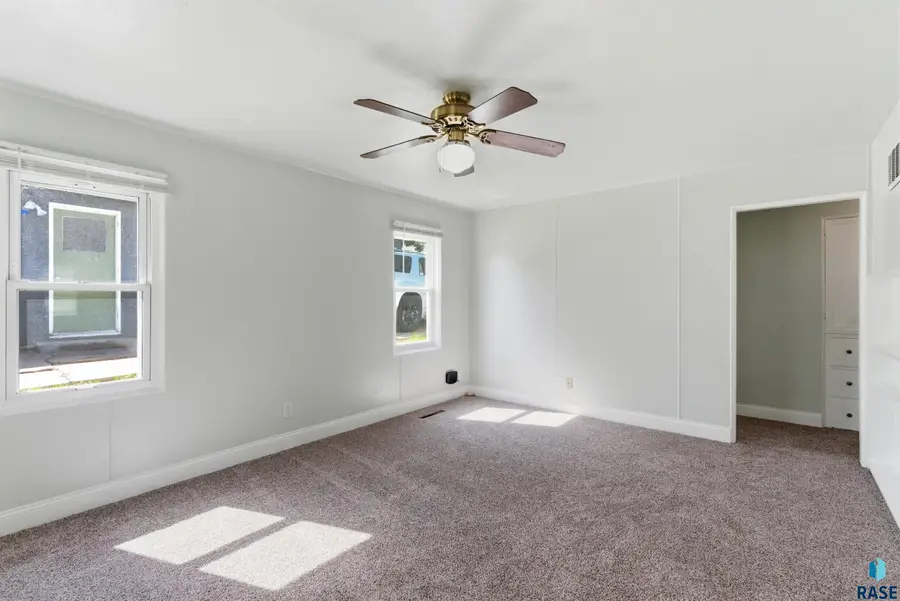 1508 W 28th St, Sioux Falls, SD 57105 - #3