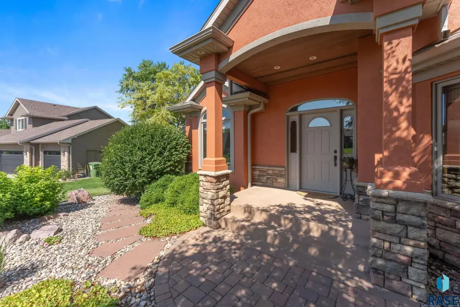 6105 S Mustang Cir, Sioux Falls, SD 57108 - #3