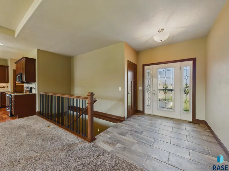 2400 S Lillian Ave, Sioux Falls, SD 57106 - #3