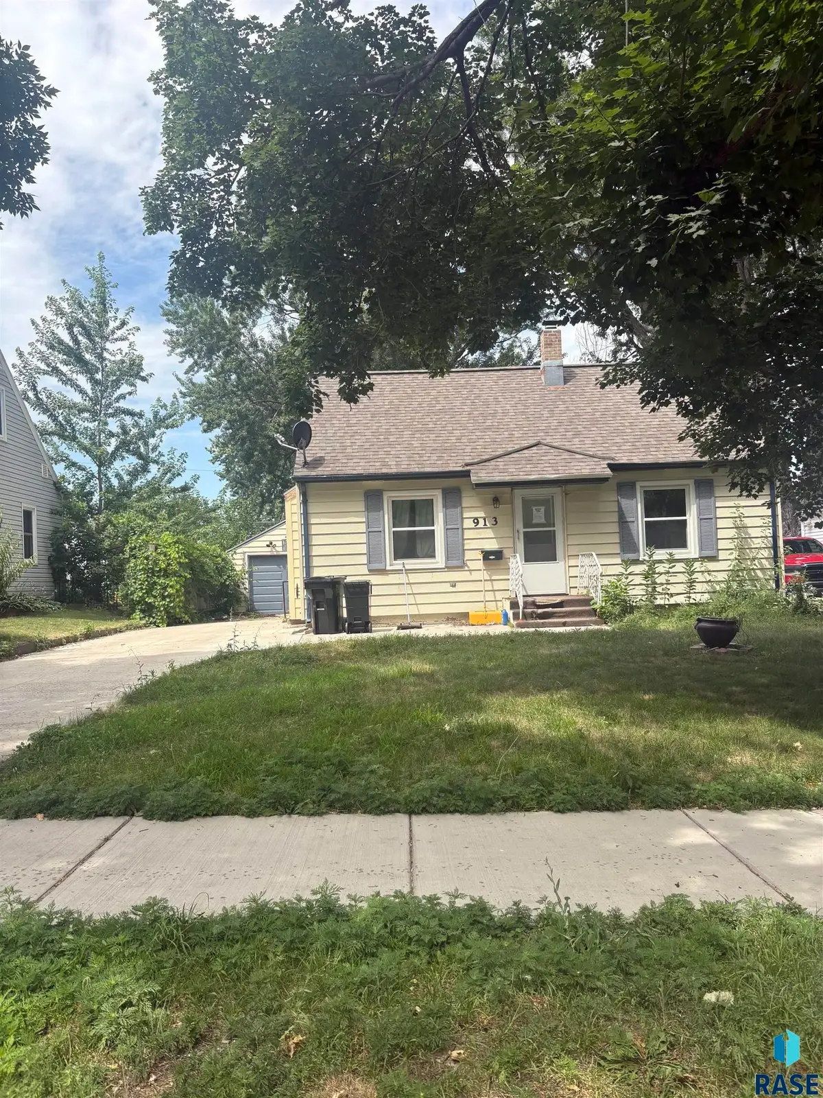 913 S Williams Ave, Sioux Falls, SD 57104 - #1