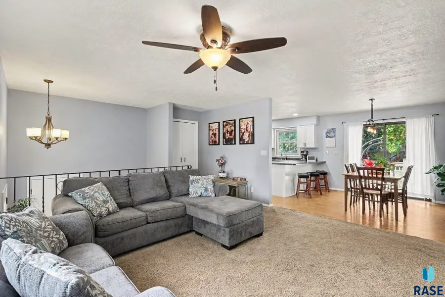 608 E Walnut St, Harrisburg, SD 57032 - #3