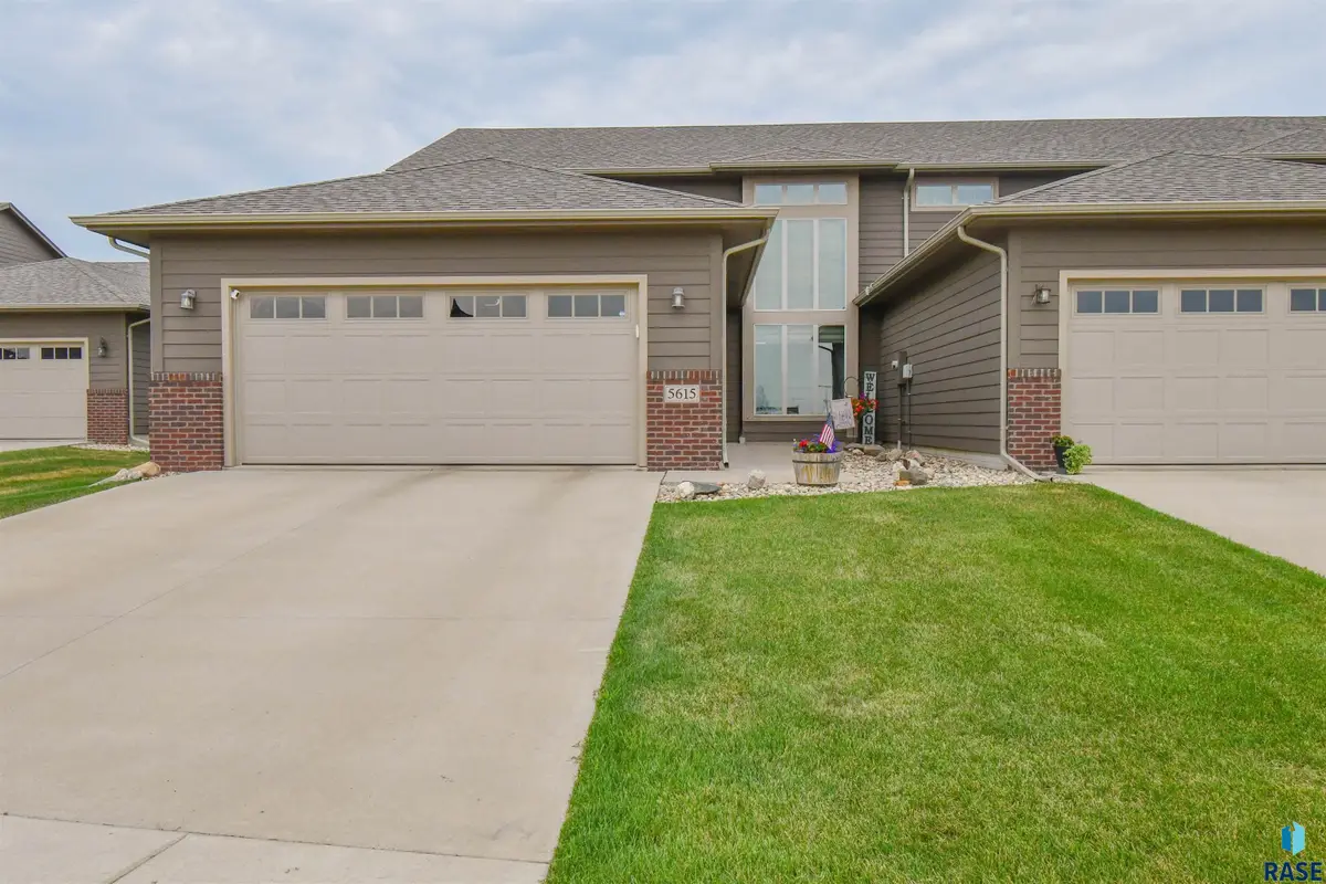 5615 Yarrow Trl, Sioux Falls, SD 57108 - #1