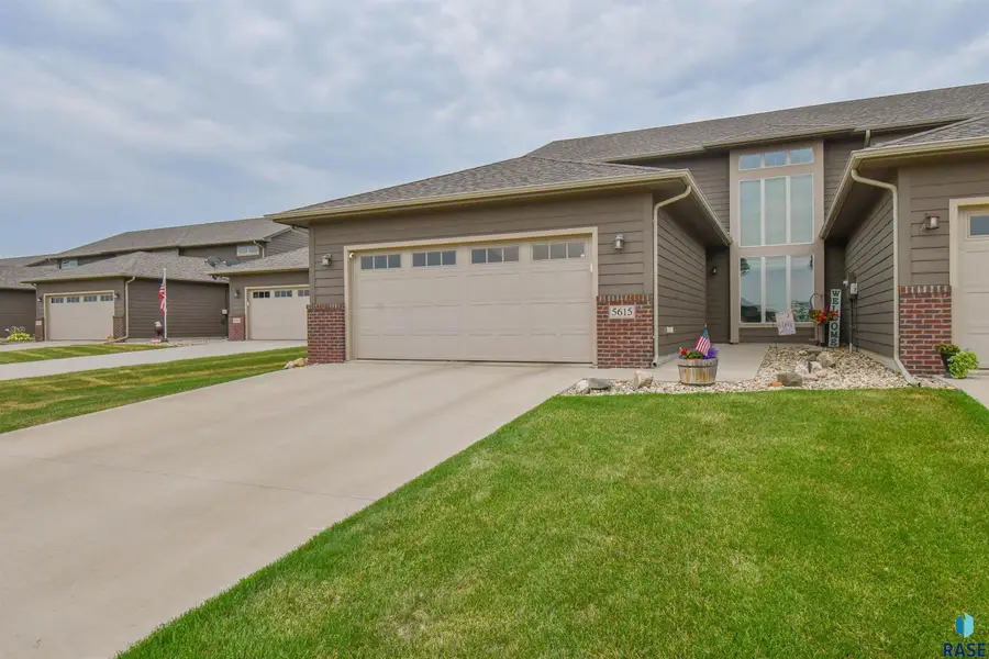 5615 Yarrow Trl, Sioux Falls, SD 57108 - #3