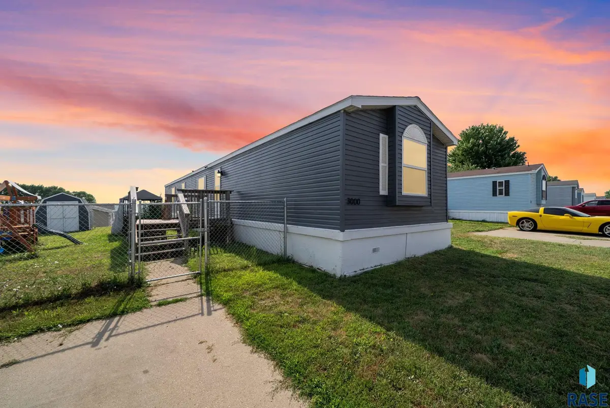 3000 N Fiero Pl, Sioux Falls, SD 57104 - #1