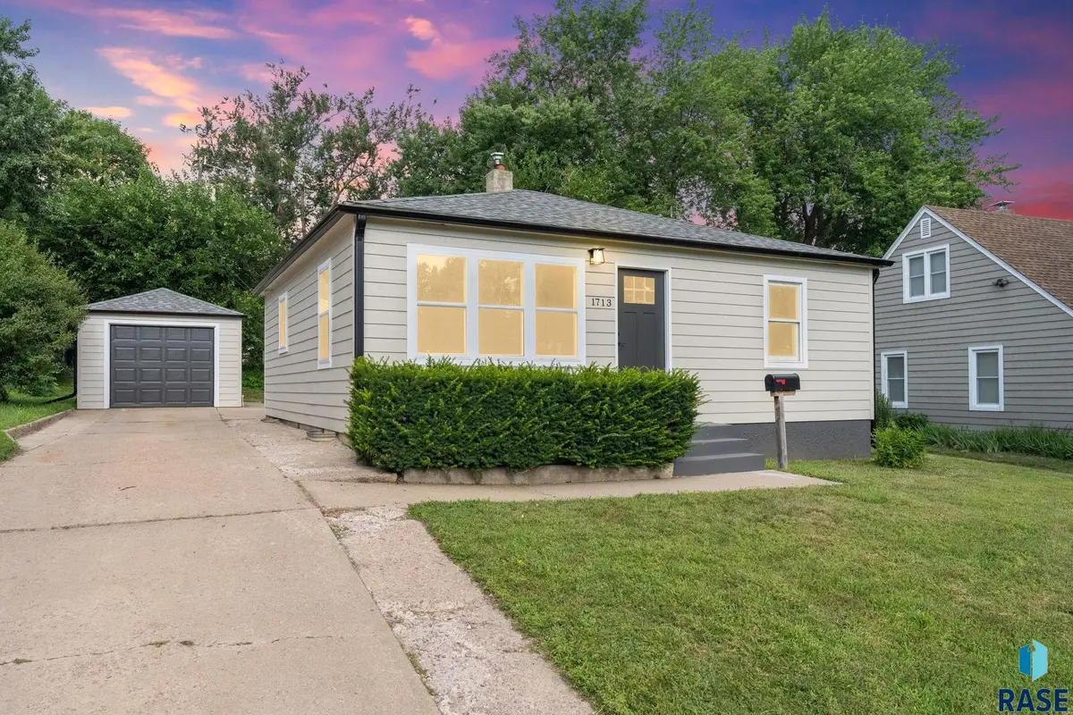 1713 S Wayland Ave, Sioux Falls, SD 57105 - #1