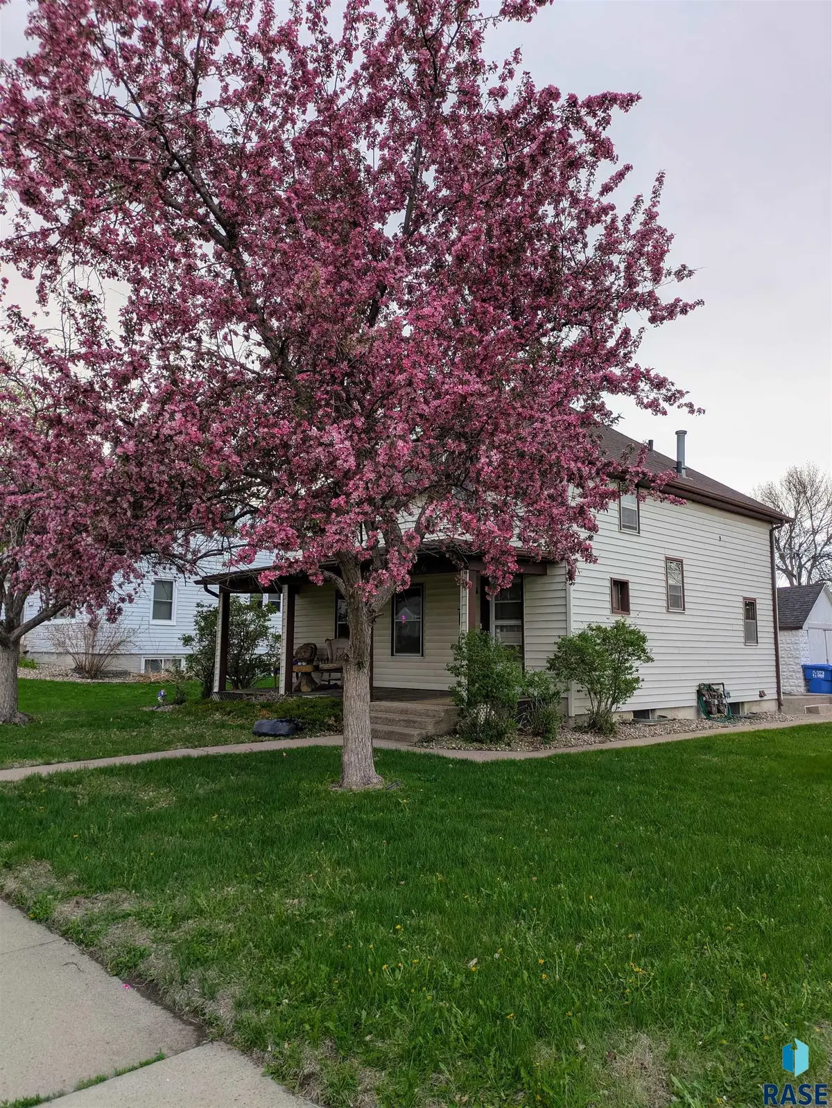 1426 E 17th St, Sioux Falls, SD 57104 - #1