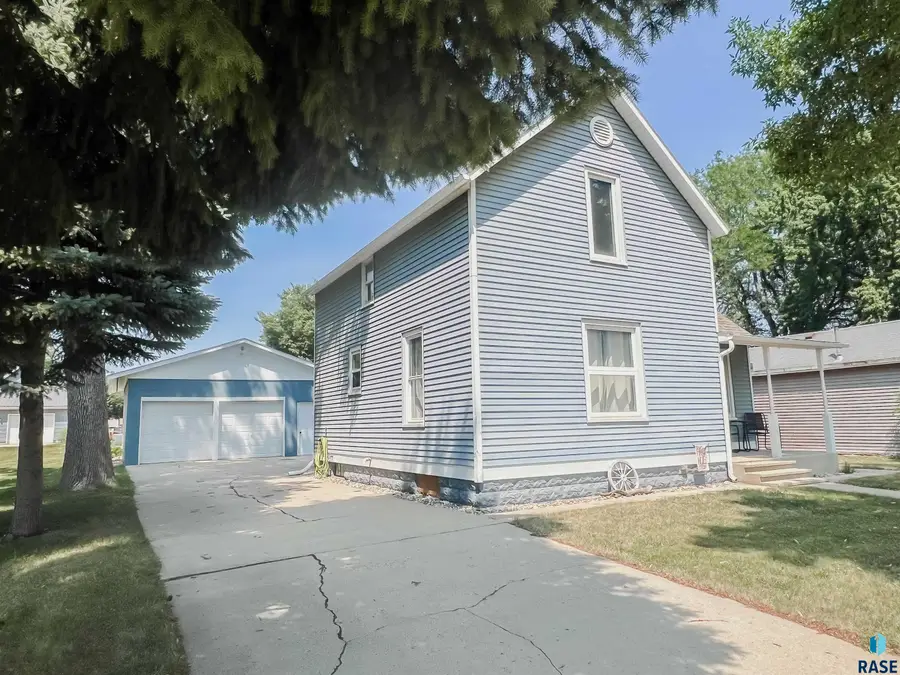 116 W Fletcher St, Luverne, MN 56156 - #3