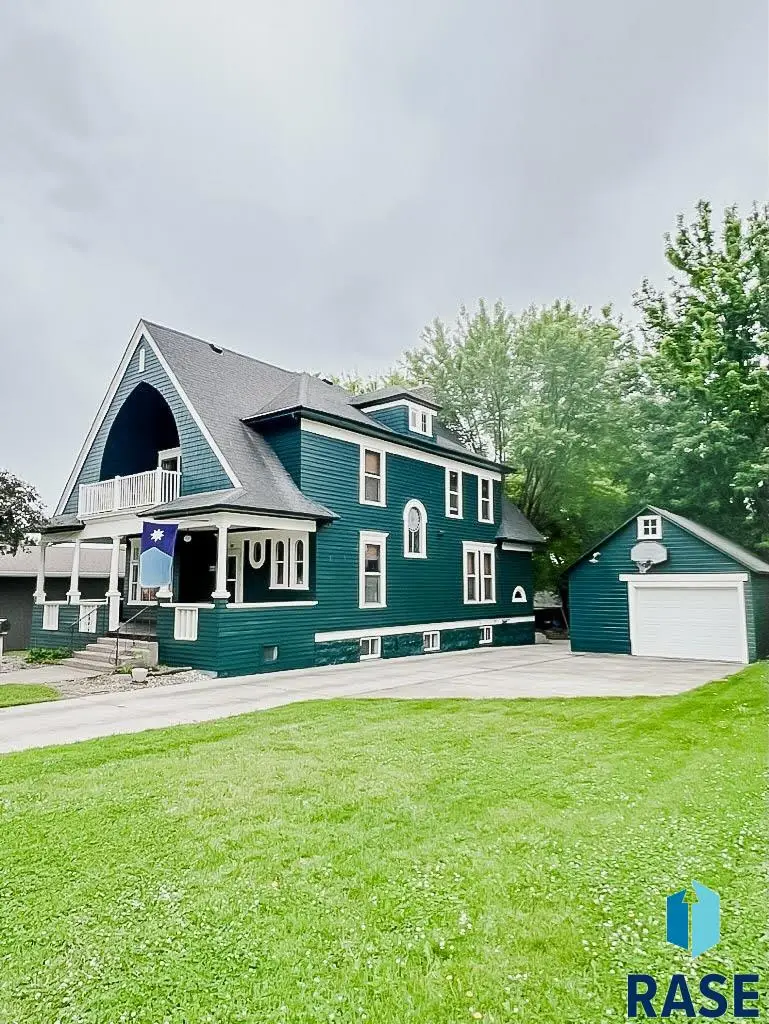 323 W Main St, Luverne, MN 56156 - #1