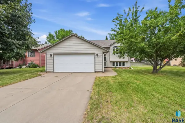 900 E Magnolia Dr, Brandon, SD 57005