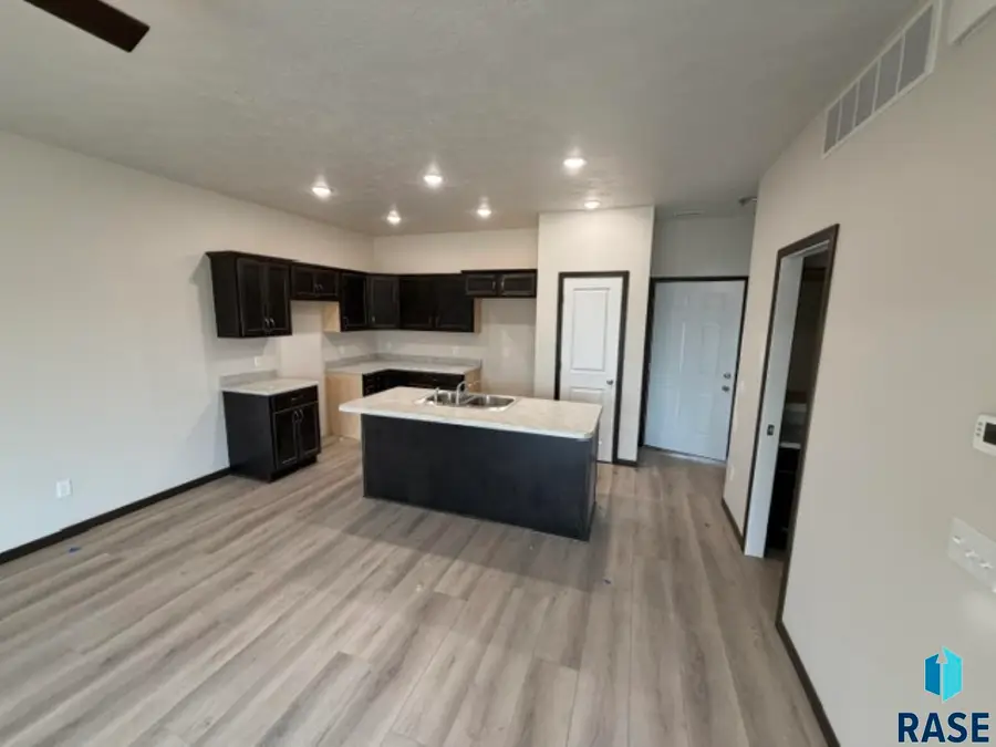 9426 W Tunis Dr, Sioux Falls, SD 57106 - #2