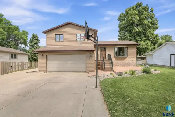 912 S Gardner Dr, Sioux Falls, SD 57103
