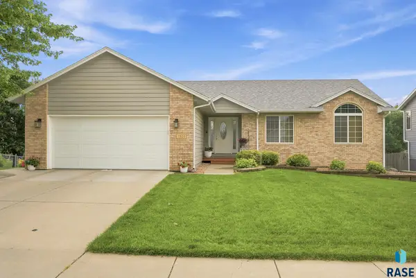 7521 S Hughes Ave, Sioux Falls, SD 57108