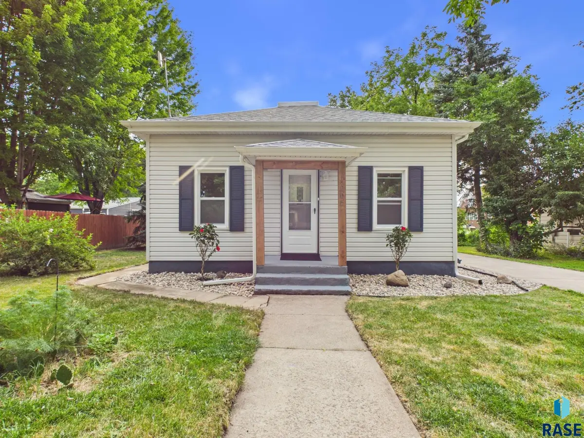 206 N Main Ave, Hartford, SD 57033 - #1