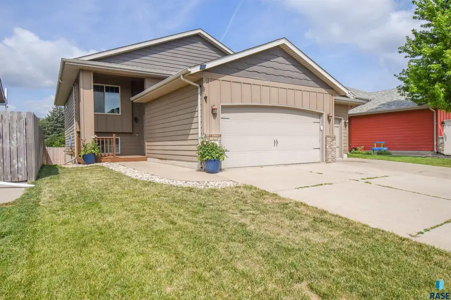 4413 S Tribbey Trl, Sioux Falls, SD 57106 - #2