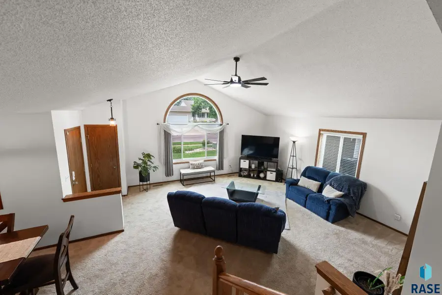 4709 E Alpine Cir, Sioux Falls, SD 57110 - #2