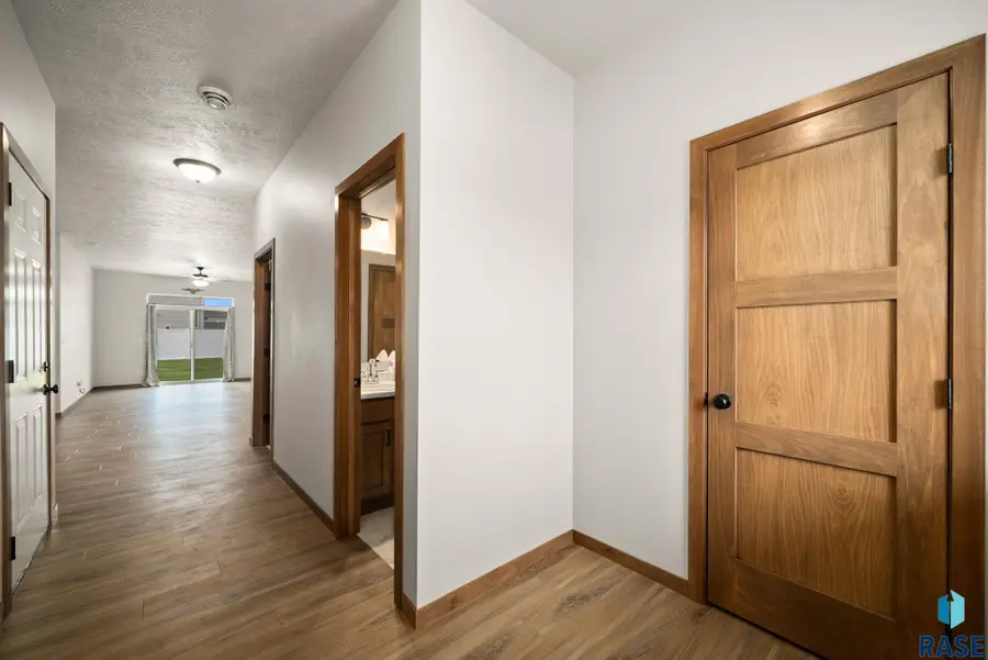 3503 S Broek Dr, Sioux Falls, SD 57106 - #2