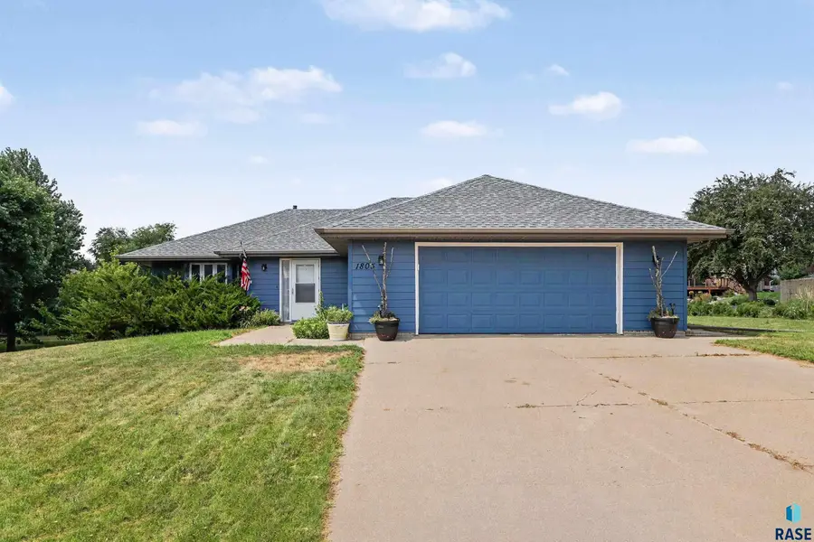 1805 S Cranston Cir, Sioux Falls, SD 57106 - #2