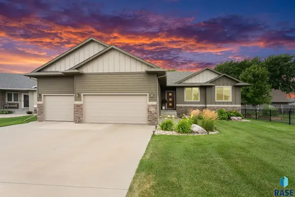 8005 S Brande Acres Cir, Sioux Falls, SD 57108