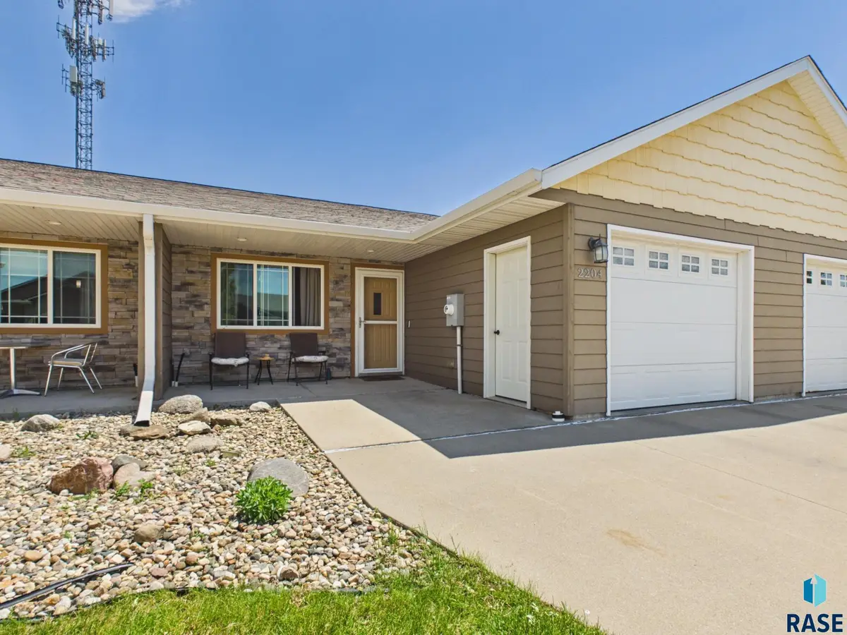 2204 S Mary Beth Ave, Sioux Falls, SD 57106 - #1