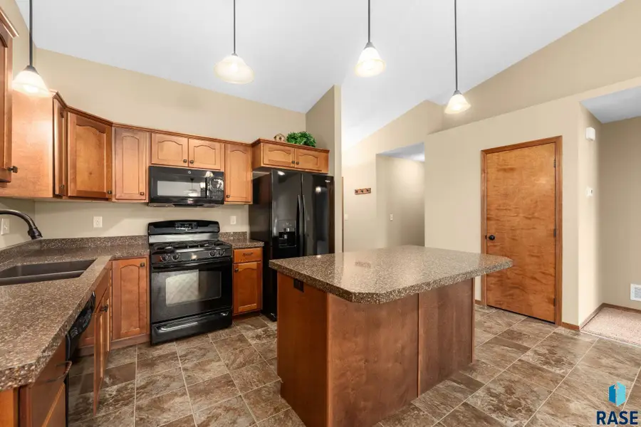 5303 W Eucalyptus Pl, Sioux Falls, SD 57107 - #2