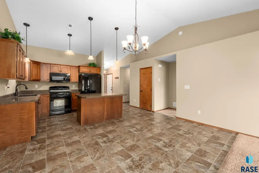 5303 W Eucalyptus Pl, Sioux Falls, SD 57107 - #3