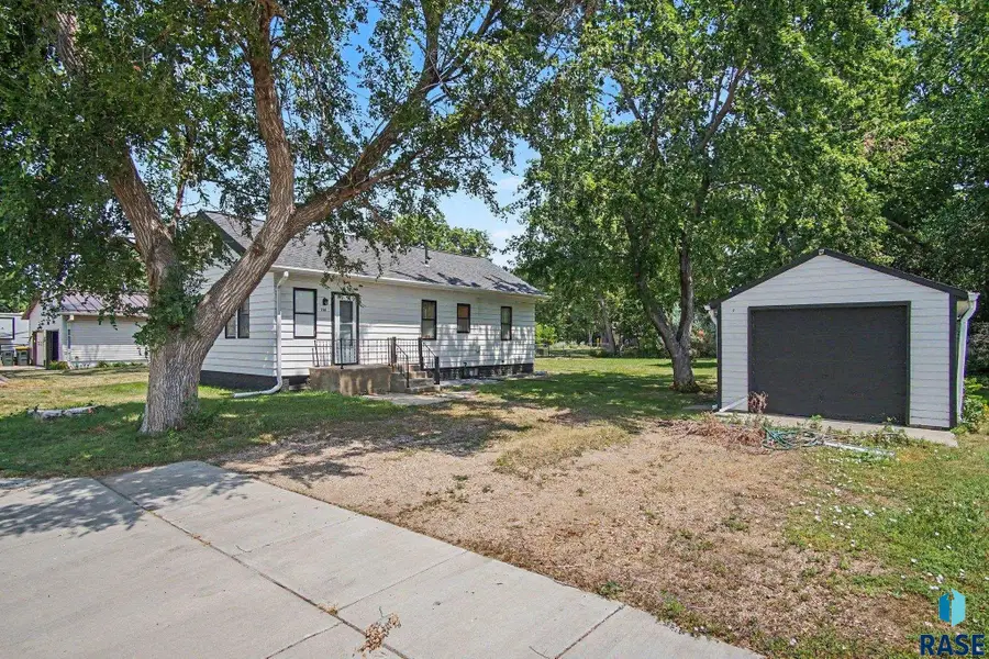 318 N Willow Ave, Sioux Falls, SD 57104 - #2