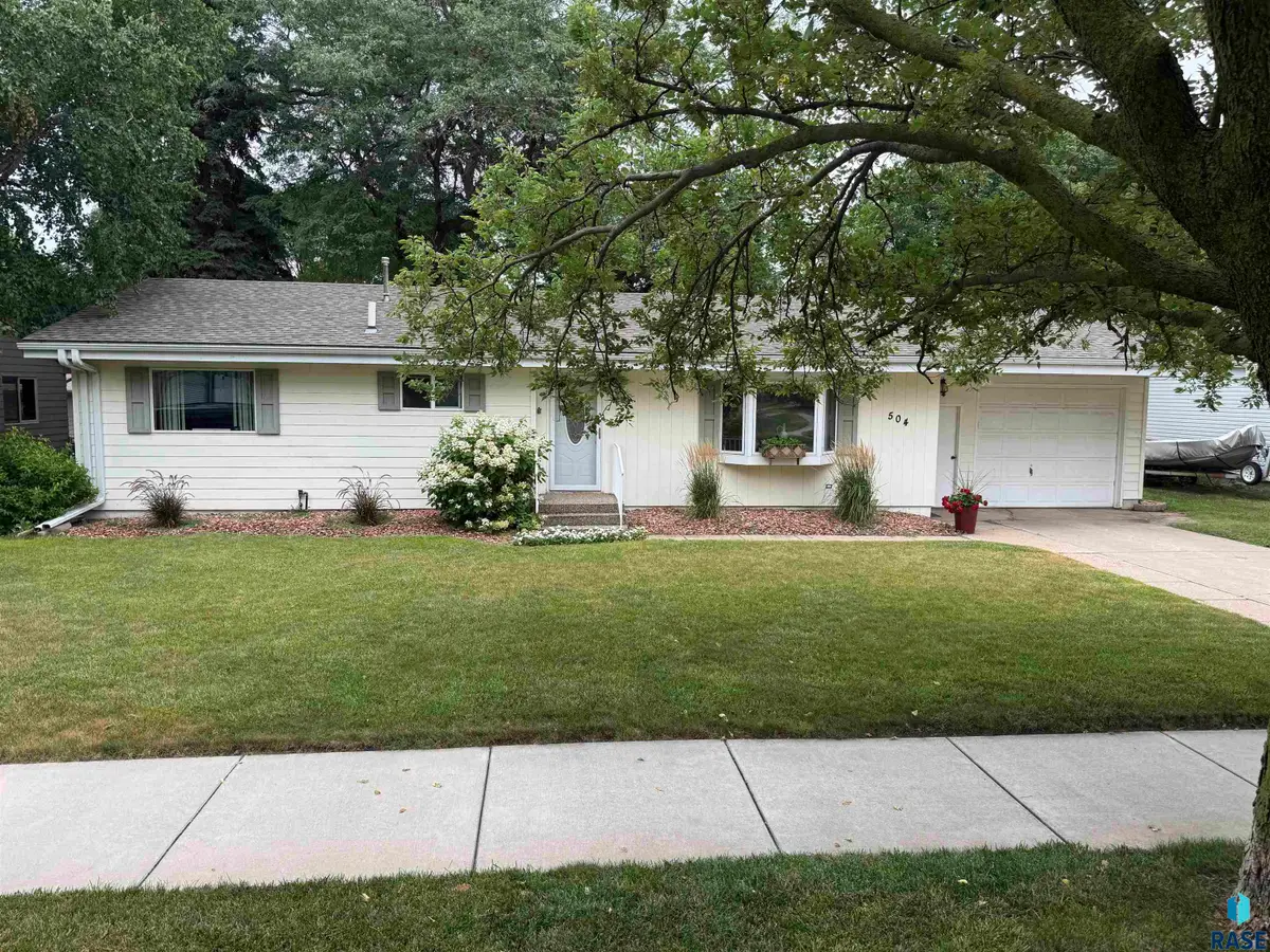 S Isadore St, Mitchell, SD 57301 - #1