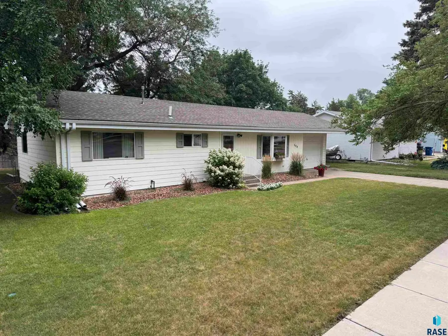S Isadore St, Mitchell, SD 57301 - #2
