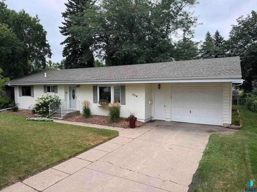 S Isadore St, Mitchell, SD 57301 - #3