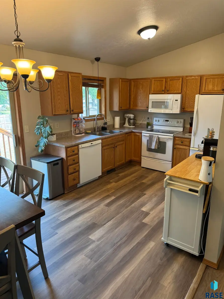 5915 S Cain Ave, Sioux Falls, SD 57106 - #2