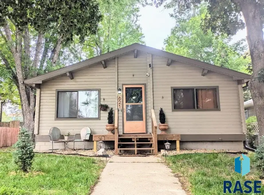 821 N Spring Ave, Sioux Falls, SD 57104 - #1