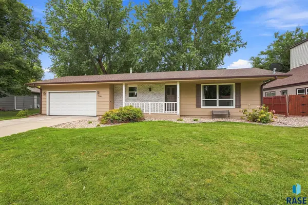 1605 E Crestview Dr, Sioux Falls, SD 57103