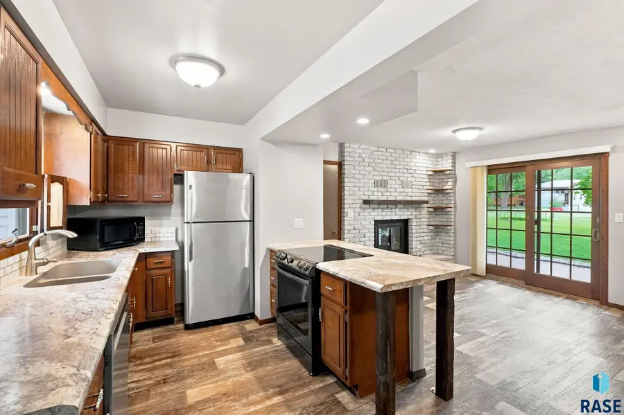 1605 E Crestview Dr, Sioux Falls, SD 57103 - #3