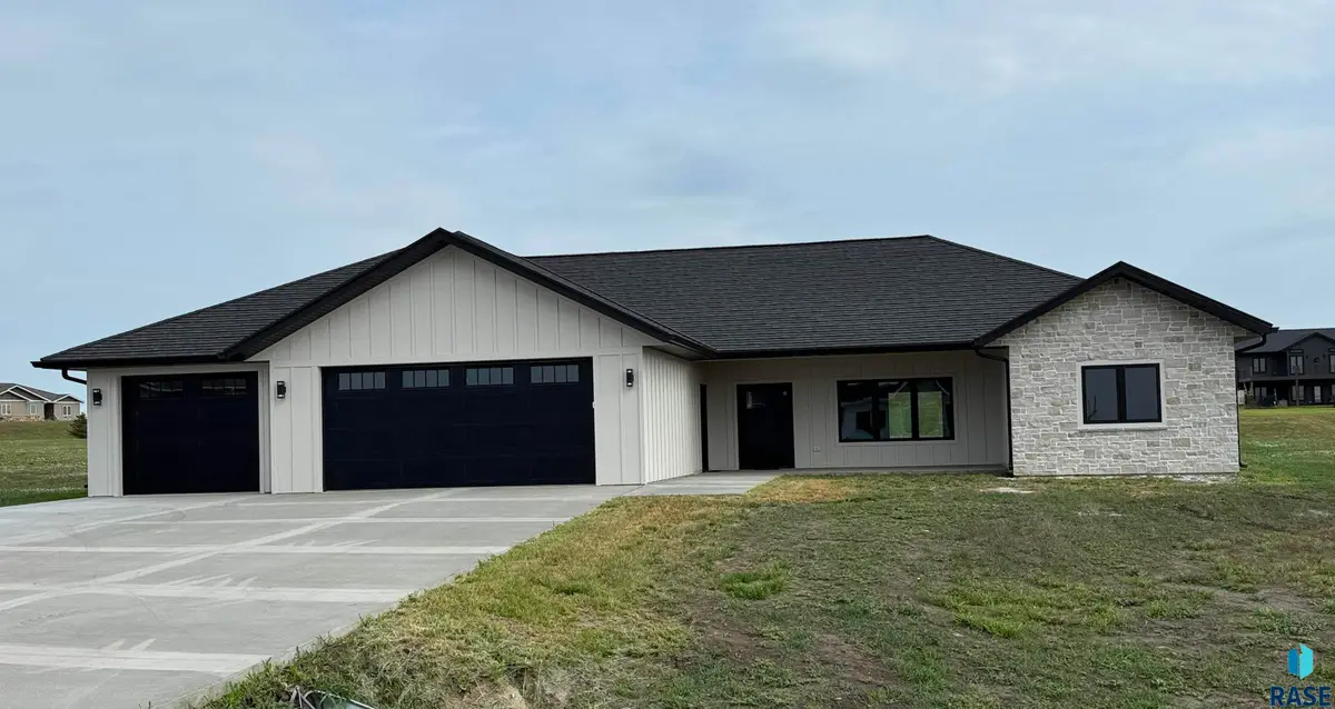 106 Caleb Ct, Parker, SD 57053 - #1